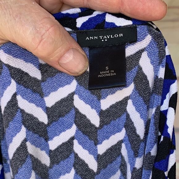 Ladies size Small sleeveless top by Ann Taylor - Picture 6 of 6